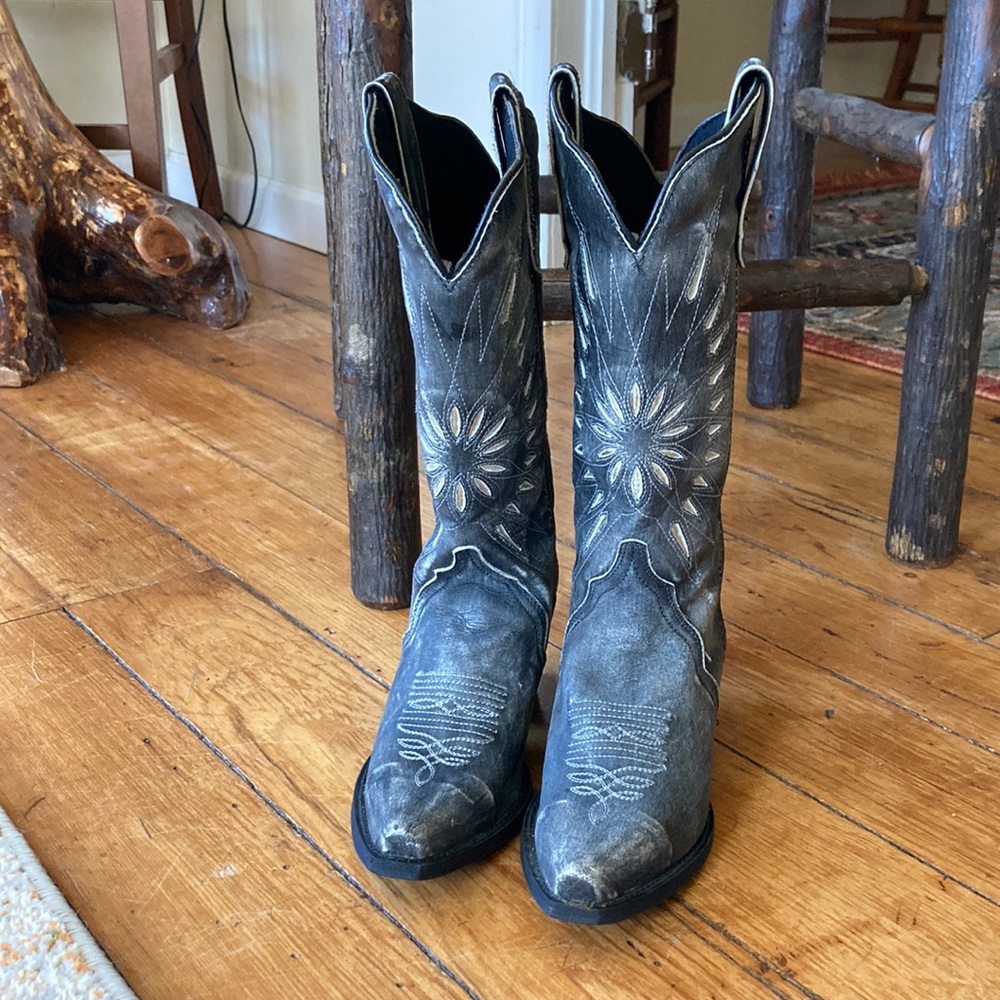 Laredo Women’s cowboy boots size 7